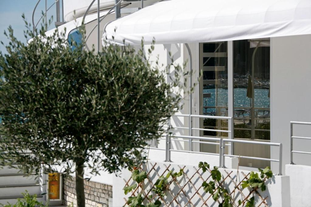 Piccolo Hotel Del Lido Леричи Екстериор снимка