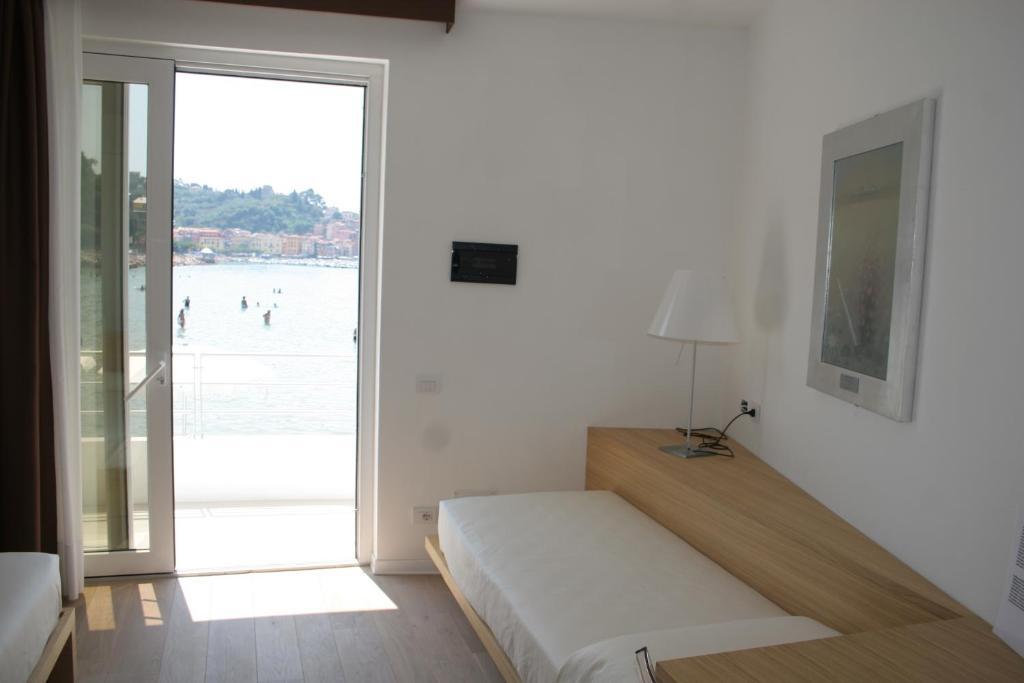 Piccolo Hotel Del Lido Леричи Стая снимка