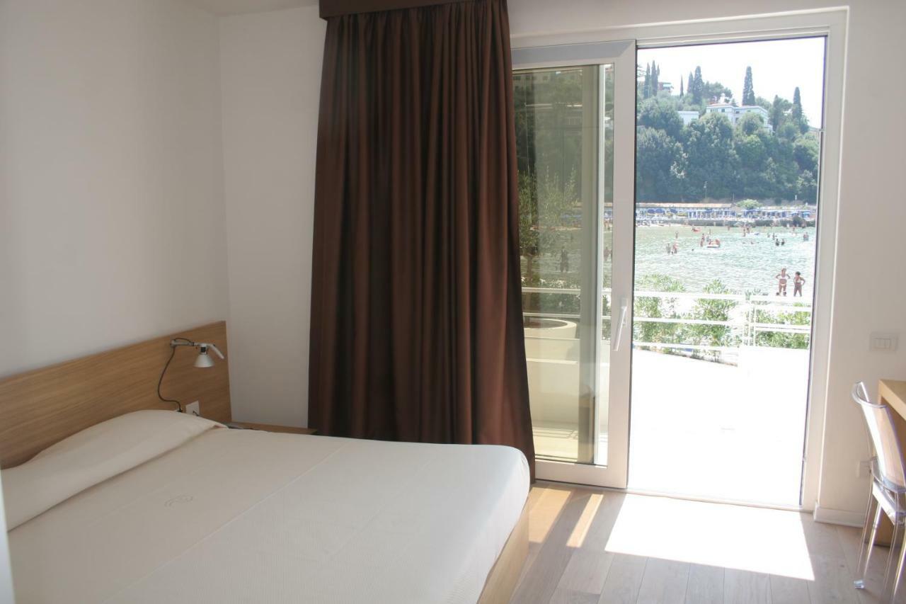 Piccolo Hotel Del Lido Леричи Екстериор снимка